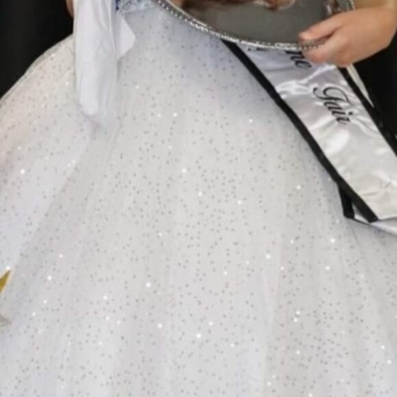 Sherri Hill white pageant dress little girl size 8, runs bigger - Picture 8 of 11